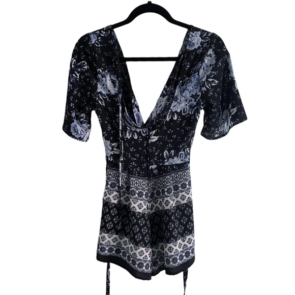 Francesca’s Floral Print Tie Waist Romper Women’s Size XXS - Picture 4 of 7